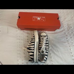 ZEBRA LOW TOP CONVERSE